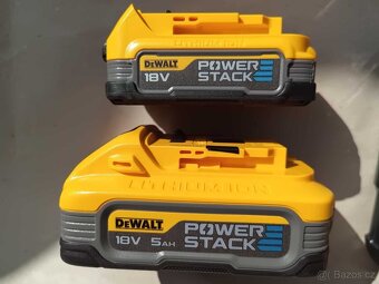 Baterie DeWalt 5Ah 1,7Ah 18V Power Stack a nabíječka DCB1104 - 2