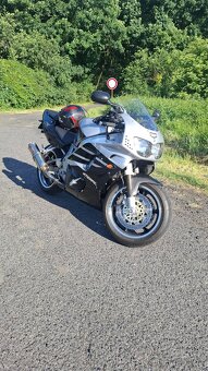Honda CBR 900RR - 2