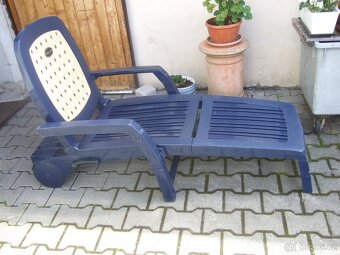 Zahradní plastové skládací lehátko - 2