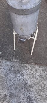 Stojan na stáčení medu - 2