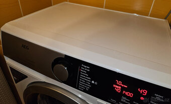 Úzká předem plněná pračka AEG - 2