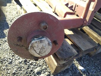 Použité díly Zetor 25 - přední náprava s koly, litinová vana - 2
