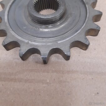 ČZ 125--150 B-T-C ozubené kolo 17 zub - 2