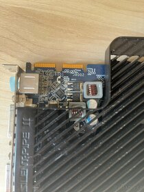 Grafická karta GigaByte GV-RX26T256H - 2