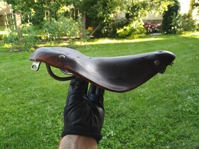 Prodám staré kožené sedlo na kolo - 2