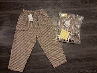 Ďětský svetr a kalhoty značky NEXT - 2