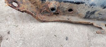 Audi A4 B5 quattro - uložení zadních tlumičů k opravě - 2