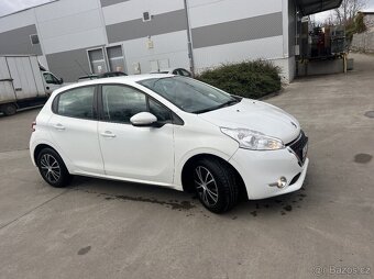 Peugeot 208 ve velmi dobrém stavu, najeto 46 013 km,interiér - 2