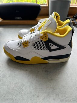 Jordan 4 retro vivid sulfur - 2