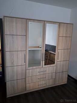 Šatní skříň - 2