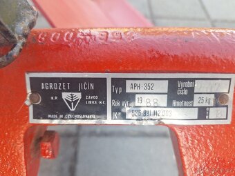 Pluh obracák Vari APH 352 - 2
