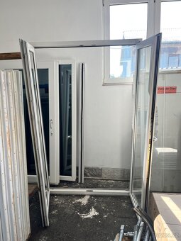 PLASTOVÉ DVOUKŘÍDLÉ DVEŘE BALKÓNOVÉ 138x220-PLZEŇ - 2