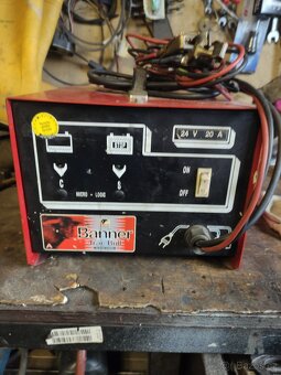 Auto nabíječka Banner 24V 20A - 2