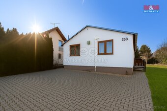 Prodej stavebního pozemku 700 m2, ul. Průmyslová, Jesenice - 2