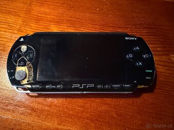 PSP 1003 + nabijecka + obal + 2xUMD - 2