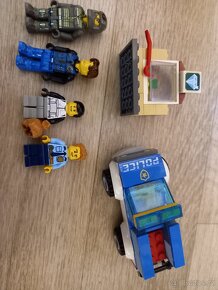 Lego City 60241 Policejní oddělení se psem - 2