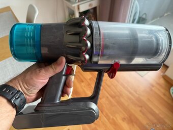 Dyson V15 Detect Total Clean, v záruce - 2
