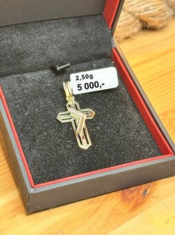 Zlatý přívěsek kříž 2,50g - 2