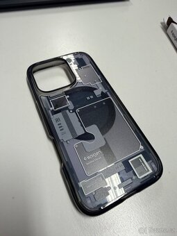 Iphone 16 pro spigen zero - 2