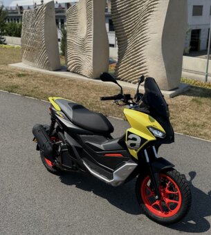 Aprilia SR GT 125 - 2