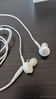 Sluchátka Samsung AKG, bílá - 2