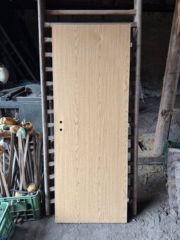 Prodám poškozené dveře - 2