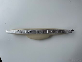Madlo zadní kapoty Škoda Spartak Octavia Felicia - 2
