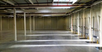 Pronájem skladových prostor 8394 m² s kancelářemi 507 m² - 2