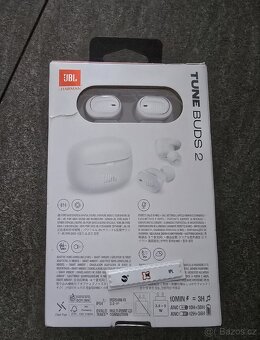 JBL Tune Buds 2 bezdrátová sluchátka bílá - 2