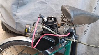Jízdní kolo s přídavným benzínovým motorem - 2