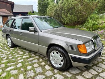 Mercedes W124, 300TD 4Matic, nádherný stav, 2x sada kol - 2