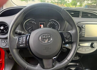 Toyota Yaris Hybrid 1.5 VVT-i Selection TOP - 2