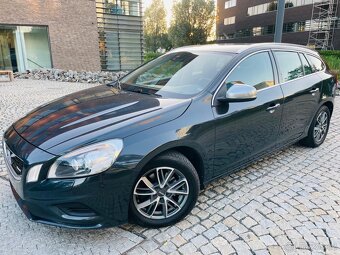 Volvo V60 2.0D 120KW 5VALEC AUTOMAT SENZORY VÝHŘEV R-DESIGN - 2