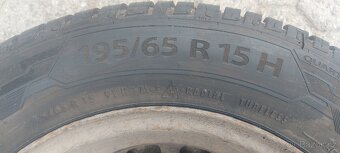 Celoroční pneu 195/65R15 Barum - 2