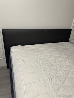 Moderní manželská postel s měkkým čelem - 2