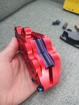 4-piestikový brzdič pre Yamaha Cygnus, Cygnus X aj iné moto - 2