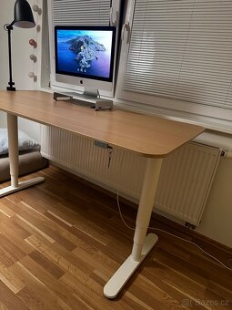 Polohovaci psaci stůl Ikea Bekant - 2