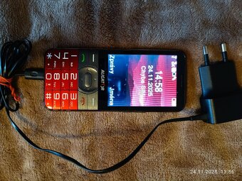 Prodám mob.TLAČÍTKOVÝ telefon ALIGATOR A900R červený - 2