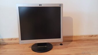 Prodám starší tichý PC midi tower + monitor LCD HP 17" - 2