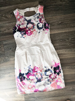 Bavlněné šaty s květy Oasis - 2