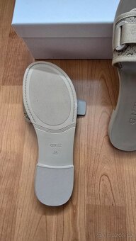 Dámské pantofle GUESS - 2