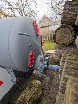 Traktorový přívěs cisterna 3000 l - 2