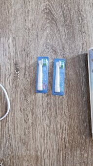 Elektrický zubní kartáček - 2