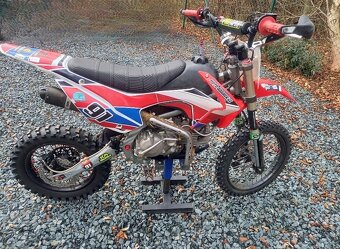 Dva pitbike s motorem Daytona a s motorem Stomp Detroit 170 - 2