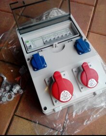 Stavební rozvaděč s chráničem a všemi zásuvkami 230 i 380V. - 2