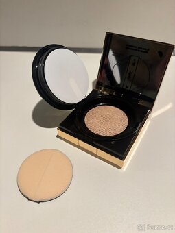 Yves Saint Laurent kompaktní make-up - 2