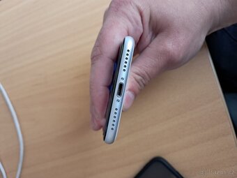 IPhone SE 64GB BÍLÁ 100%BATERIE - 2