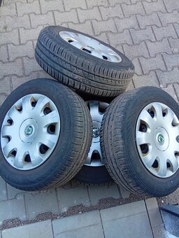 Prodám 5x112mm, obuté plechové kola s letníma pneu 195 65 15 - 2