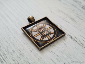 Prodám přívěšek s logem BOSTON BRUINS - Nový. - 2