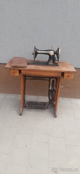 historický šicí stroj Singer - 2